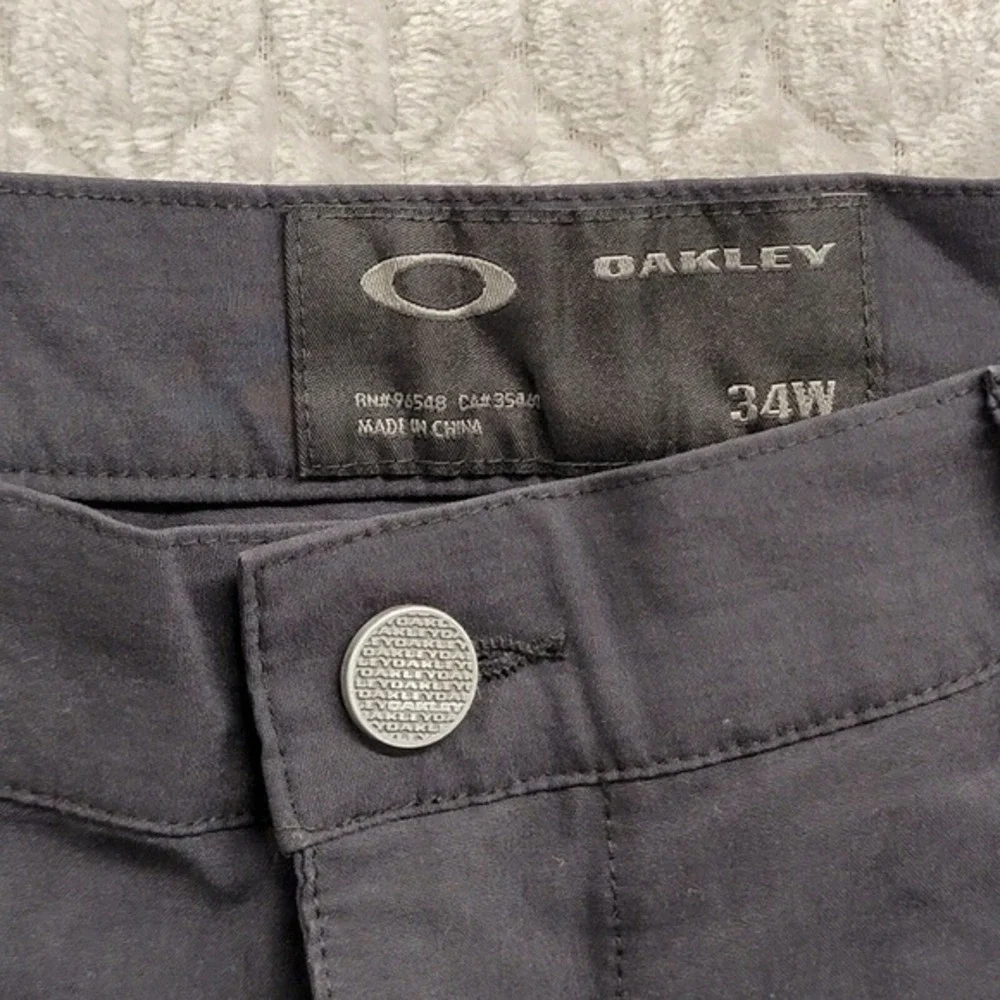 Oakley pre owned